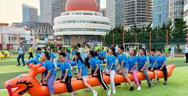 青岛的夏令, 动作, 怎么抱头