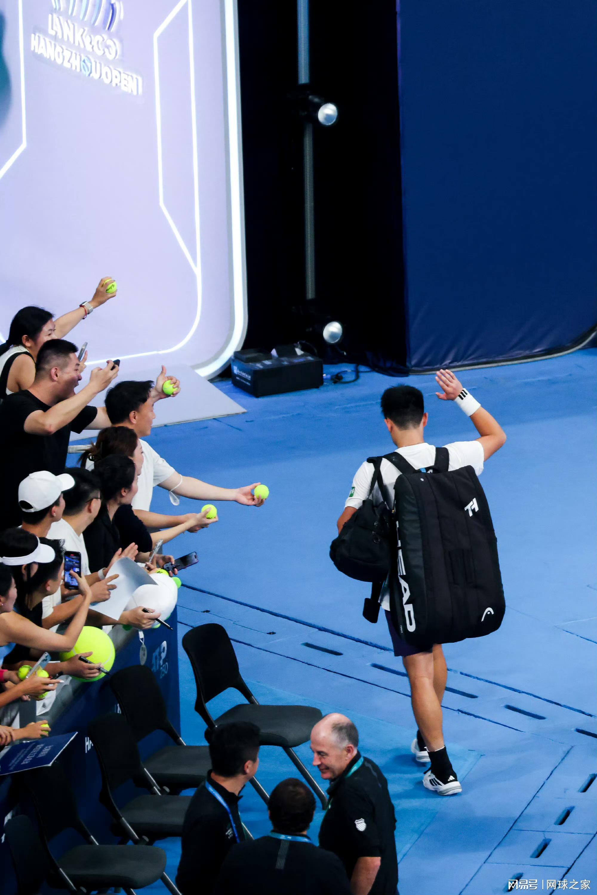 但吴易昺的, 的正手