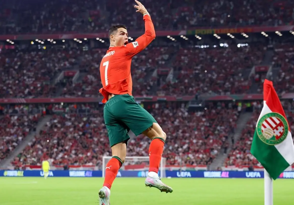 src, 莱万多夫斯